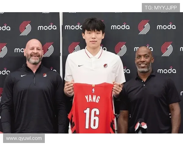 比卢普斯盛赞杨瀚森挡拆后阅读防守能力称其决策智慧令人信任